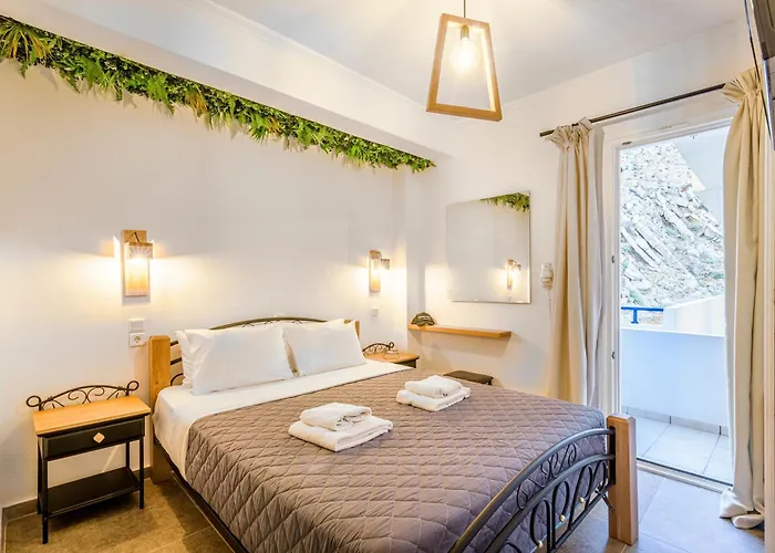 Marianna 3* Perissa (Santorini)